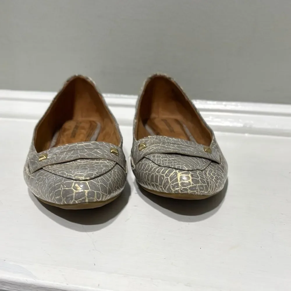 Snakeskin Textured Women's Gray & Gold Flats w/ Gold Accents size 7.5